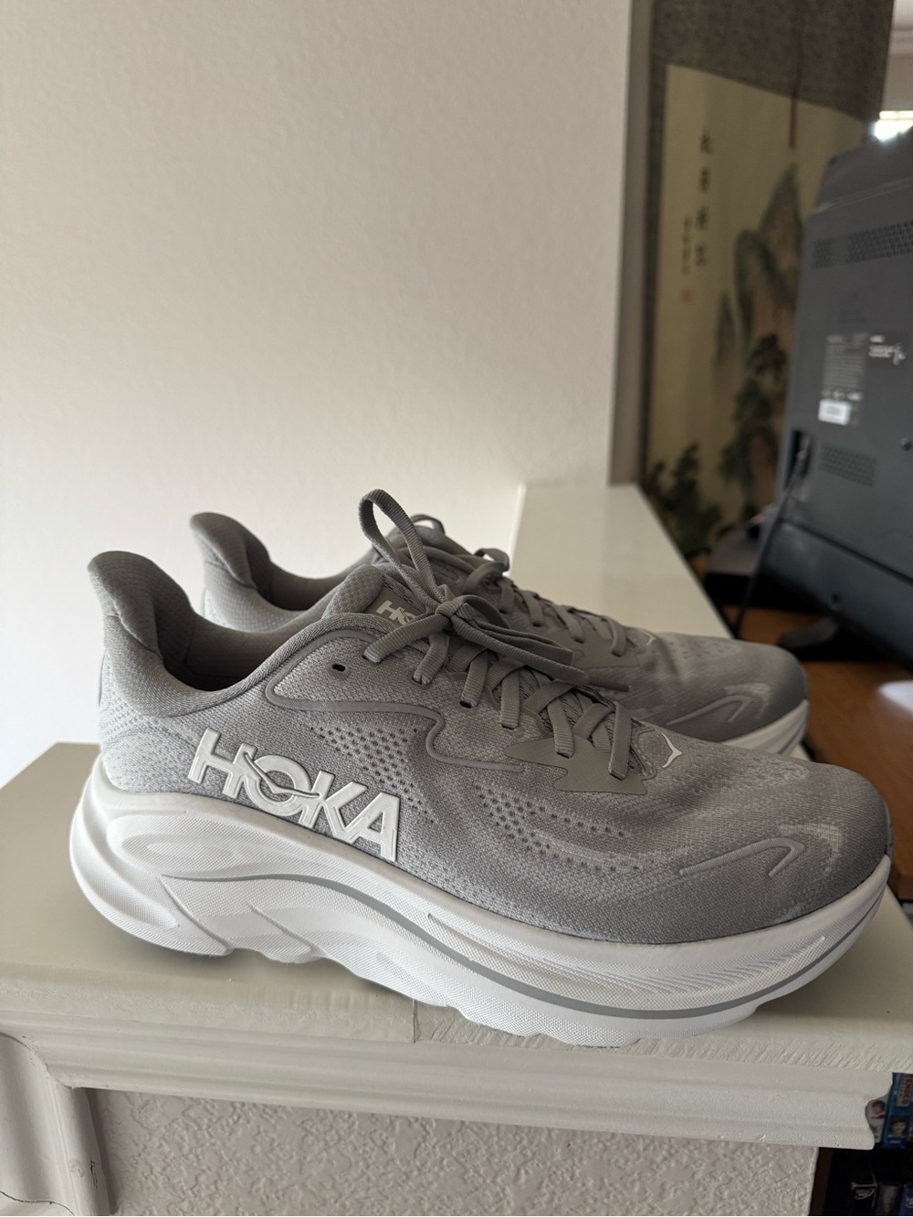 Hoka Clifton 10 Men's Sneakers in Light Gray and White